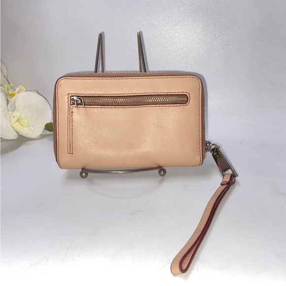 Marc Jacobs Leather Zip Around Wristlet Nude- Pre Loved - Picture 7 of 11